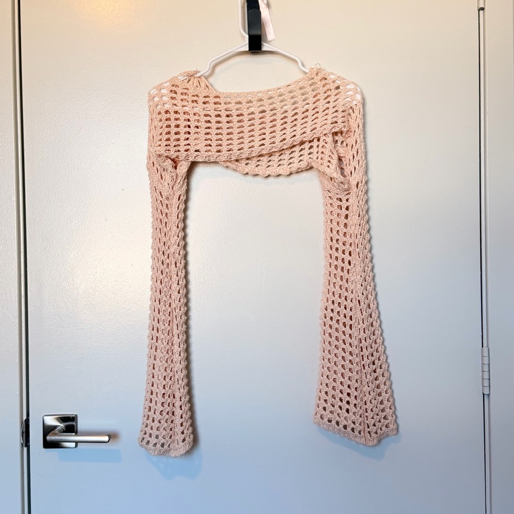 Open-Knit Cropped Shrug Sweater in Light Blush